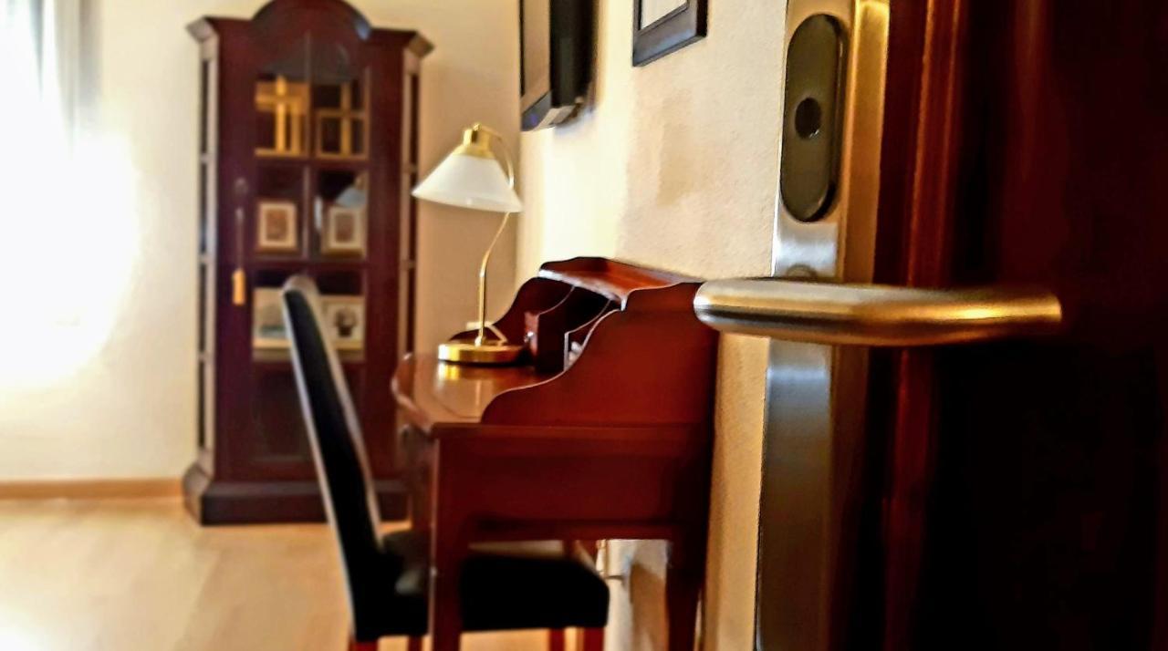 Hostal Rural Moratin Pastrana Eksteriør bilde